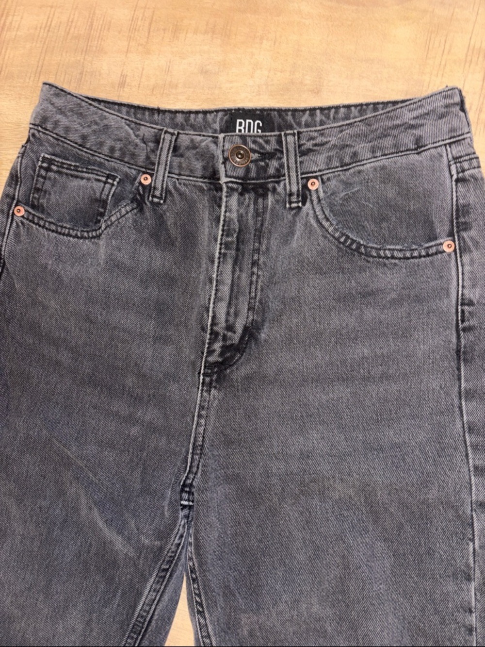 BDG Urban Outfitters Washed Black Mom Jeans Denim 100% Cotton W 28 L 32 - Picture 3 of 7